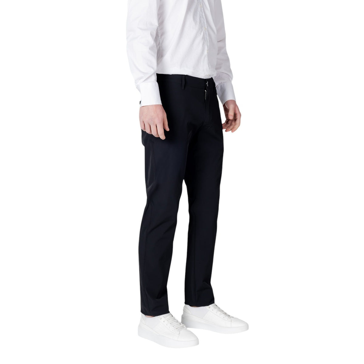 Armani Exchange pantalon homme noir vue trois quarts détail coupe fuselée — Delvale