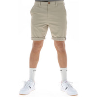 Image 4 : Vue de trois quarts du bermuda chino Superdry homme bleu marine, poches frontales visibles — Delvale