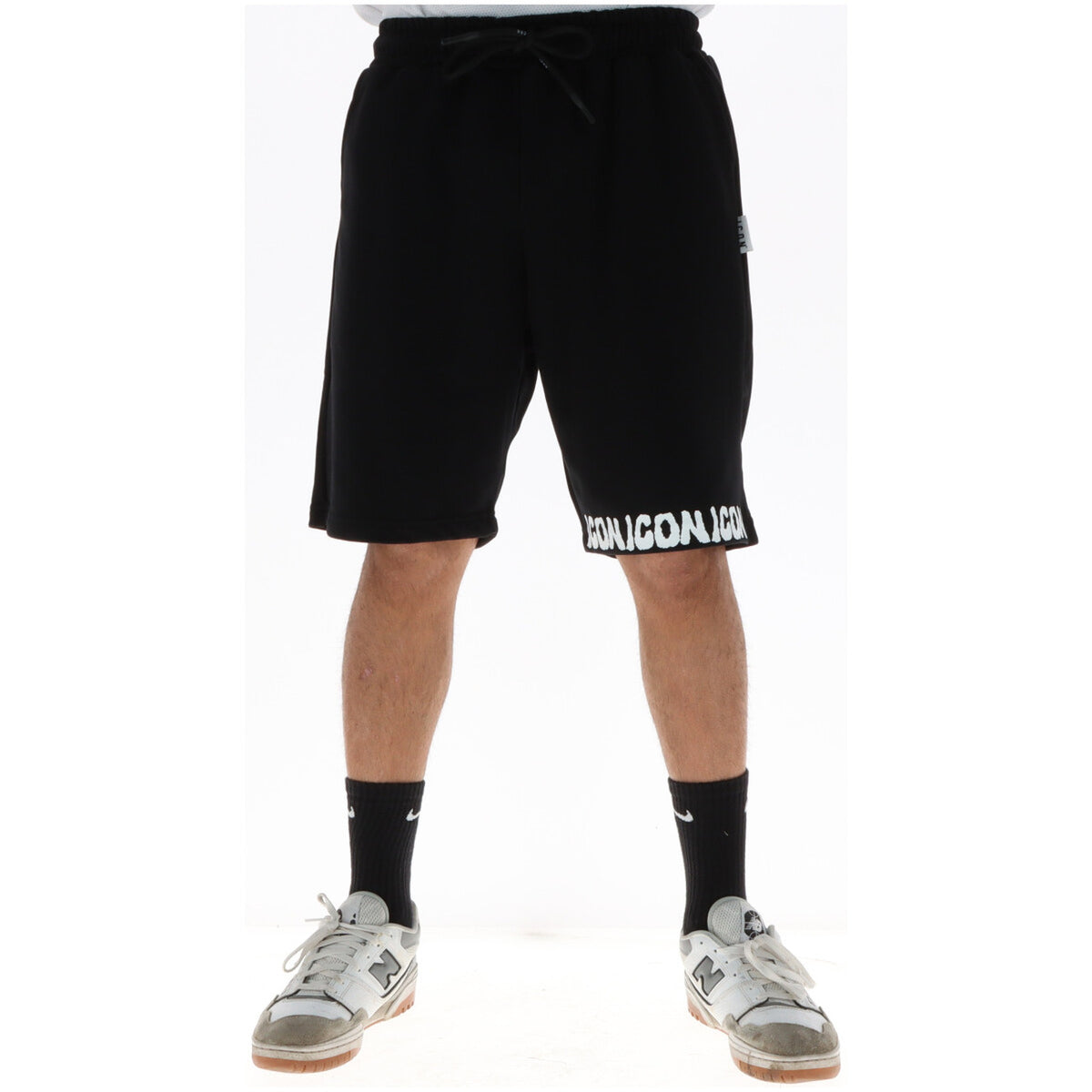 Image 1 : Bermuda Icon homme noir avec impression moderne et fermeture lacets — delvale