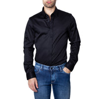 Image 4 : Chemise Armani Exchange blanche homme portée casual avec jean, style urbain raffiné — Delvale