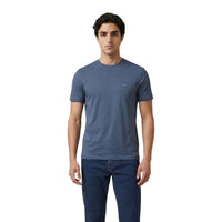Image 4 : T-shirt Armani Exchange bordeaux porté vue de face — Delvale