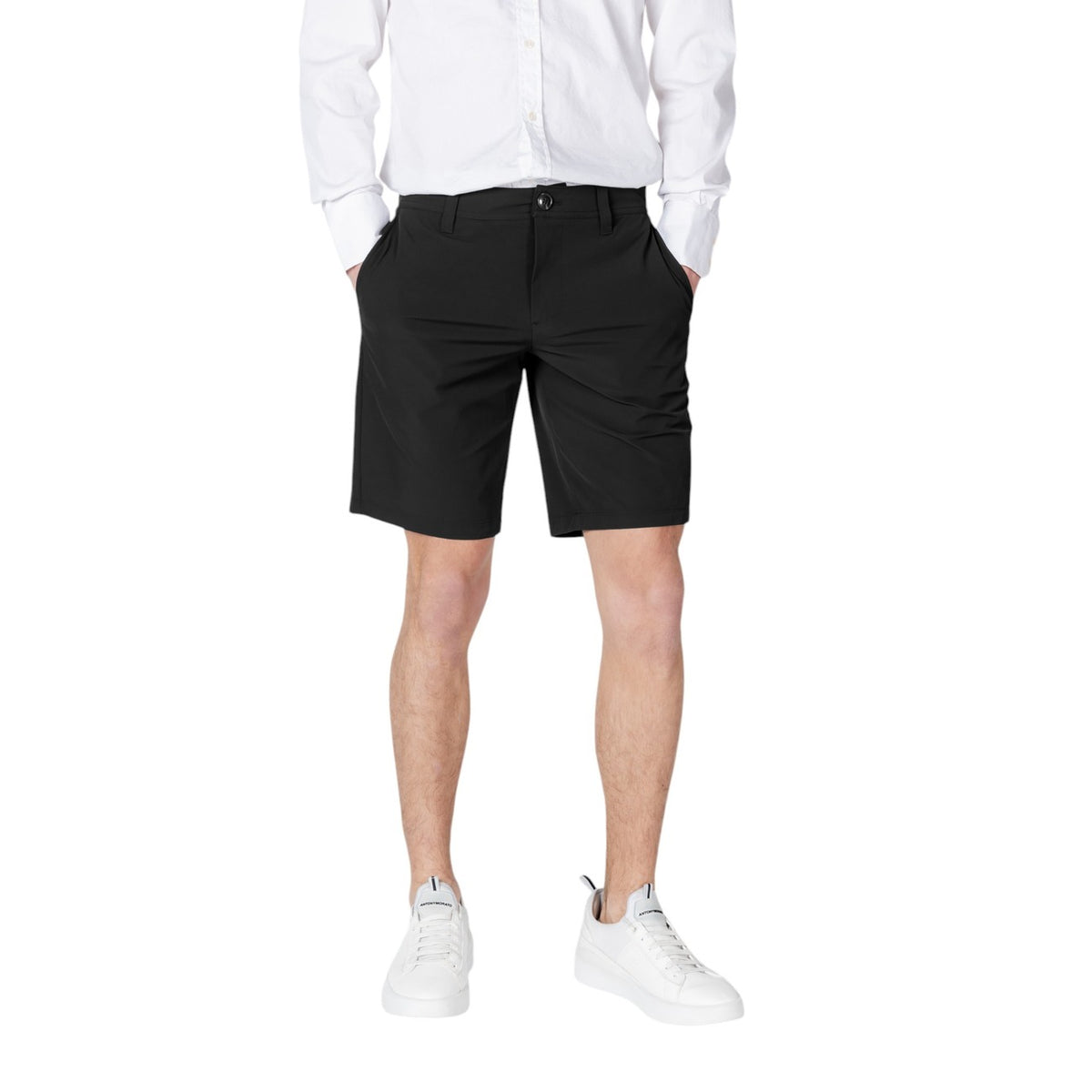 Image 4 : Bermuda Armani Exchange homme bleu marine polyamide élasthanne, présentation produit fond blanc — Delvale