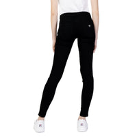 Image 2 : Détail jean Guess femme noir coupe moderne et élégante — delvale