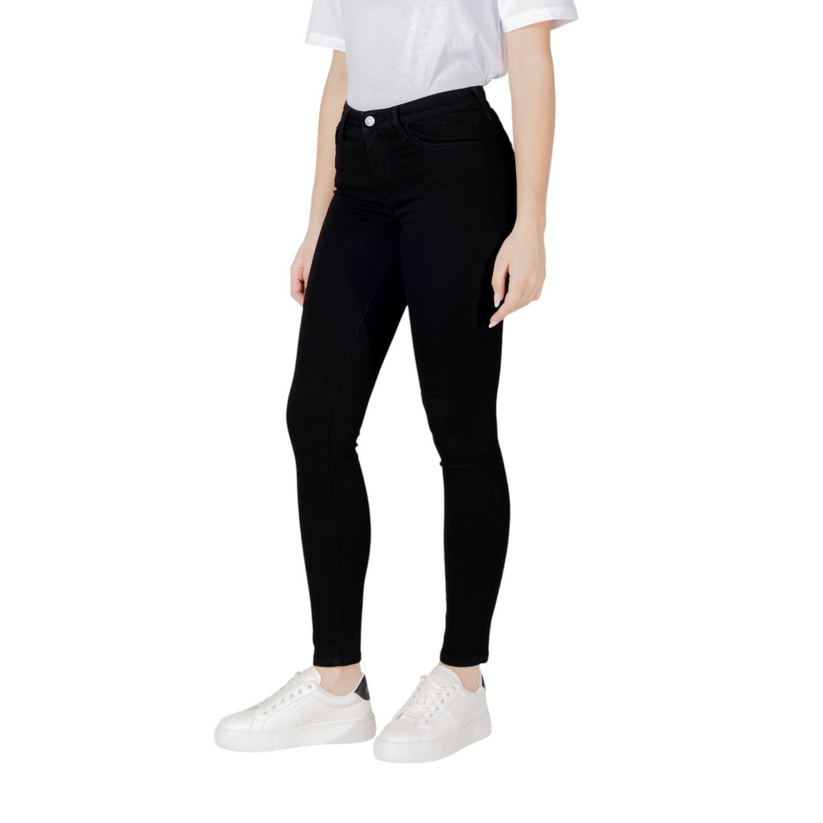 Image 2 : Détail du jean femme noir Armani Exchange, finitions soignées — delvale
