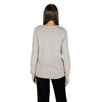 Image 2 : Détail pull Guess beige femme coupe ajustée col rond élégant — delvale