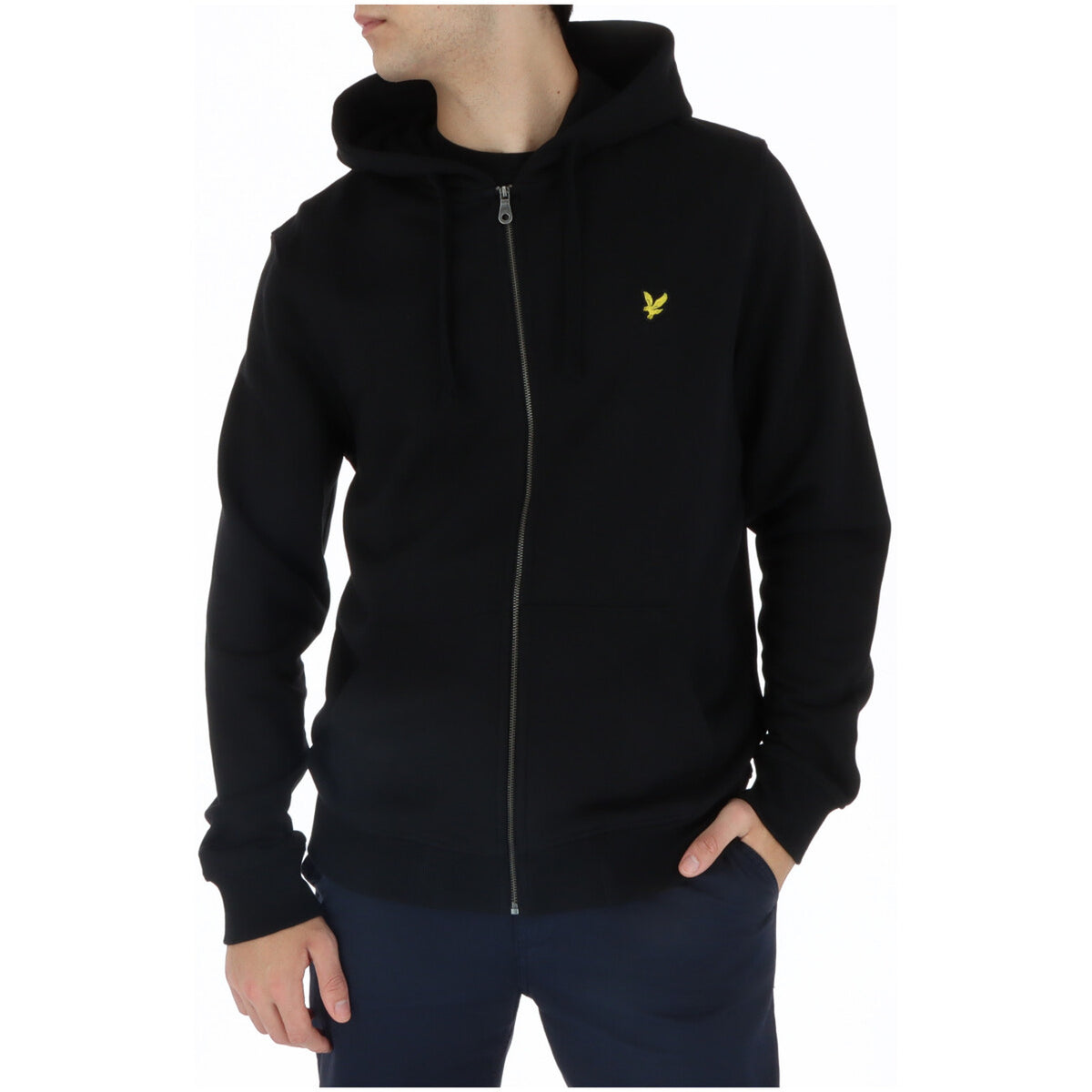 Image 1 : Sweat zippé à capuche Lyle & Scott noir homme avec aigle brodé or, vue de face — Delvale