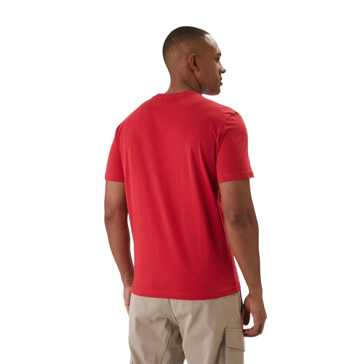 Image 3 : Détail du logo Napapijri brodé sur la poitrine du t-shirt rouge homme — Delvale