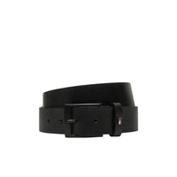 Image 4 : Ceinture Tommy Hilfiger homme cuir bleu marine posée à plat, boucle noire et logo discret, style monochrome élégant — Delvale