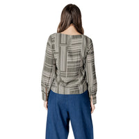 Image 2 : Détail imprimé blouse verte JDY coupe fluide manches longues femme — delvale