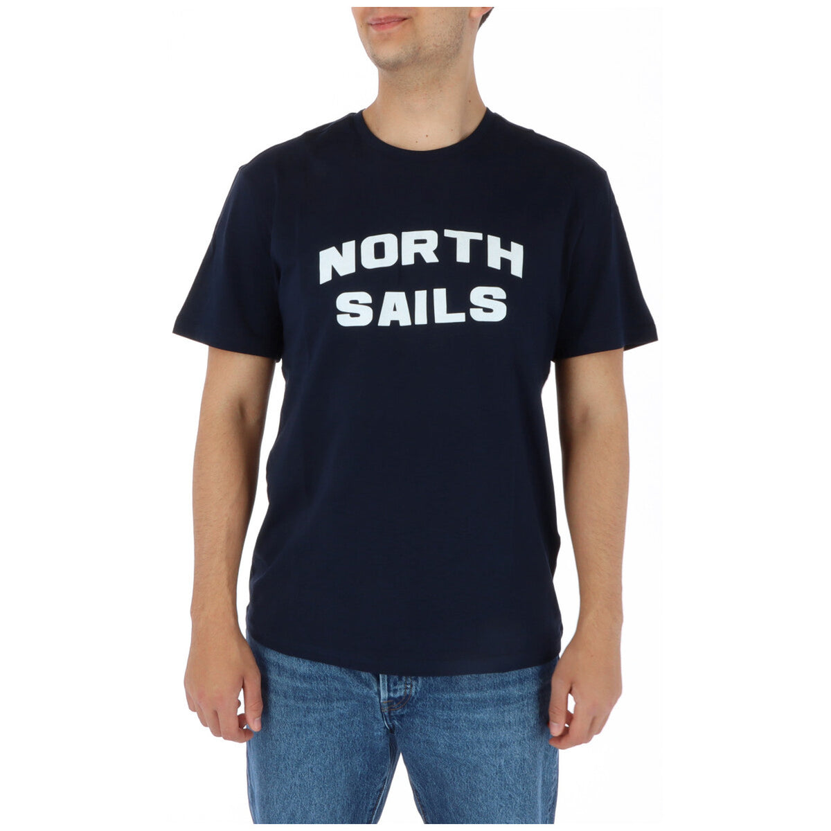 Image 4 : T-shirt North Sails homme blanc porté sur mannequin, coupe casual et manches courtes, style nautique contemporain — Delvale