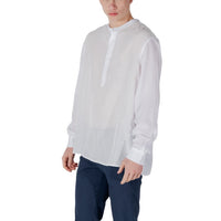 Image 4 : Bas de la chemise col mao Antony Morato blanche, coupe droite sur pantalon marine — Delvale