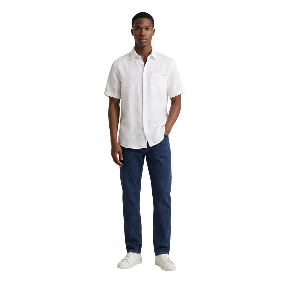Image 3 : Chemise Calvin Klein Jeans homme blanche en lin, vue de dos avec logo de marque visible — Delvale