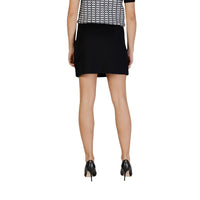 Image 2 : Détail fermeture zip jupe noire Only coupe élégante — delvale