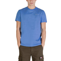 Image 5 : Profil trois quarts du t-shirt homme Tommy Hilfiger Jeans, coupe ajustée mettant en valeur la silhouette masculine — Delvale