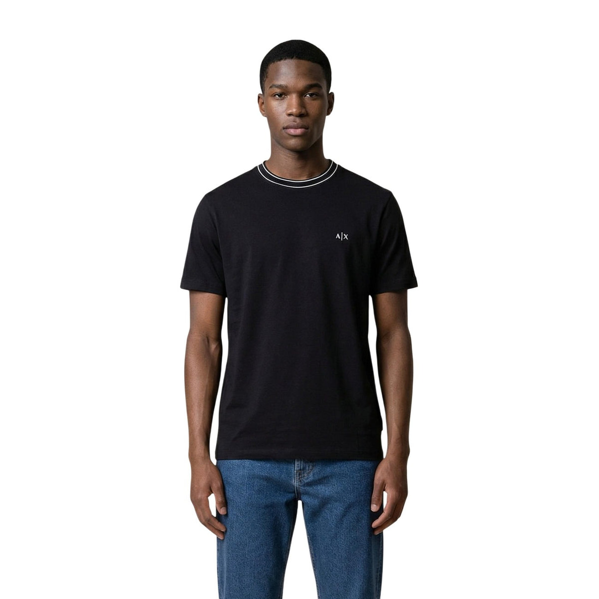 T-shirt Armani Exchange homme bleu nuit – détail encolure et tissu élasthanne