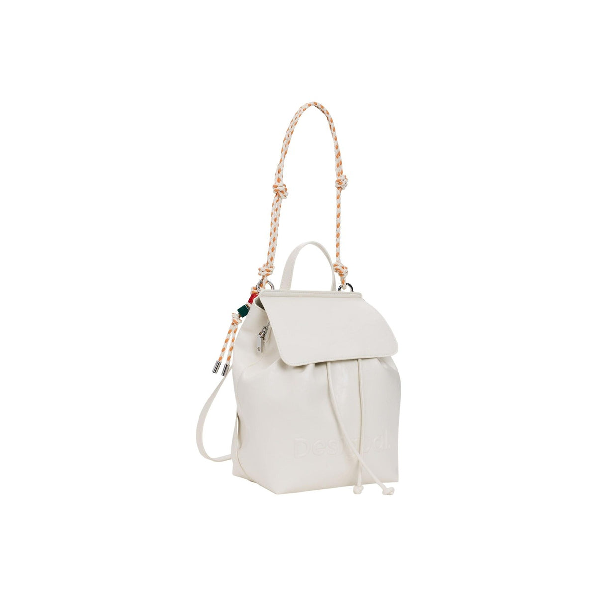Image 2 : Détail du logo Desigual embossé ton sur ton sur sac à dos beige en similicuir avec finitions nautiques — Delvale