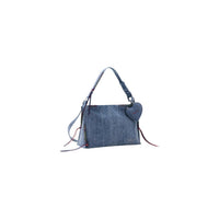 Image 2 : Détail texture bimatière du sac baguette Desigual noir avec relief floral ton sur ton — delvale