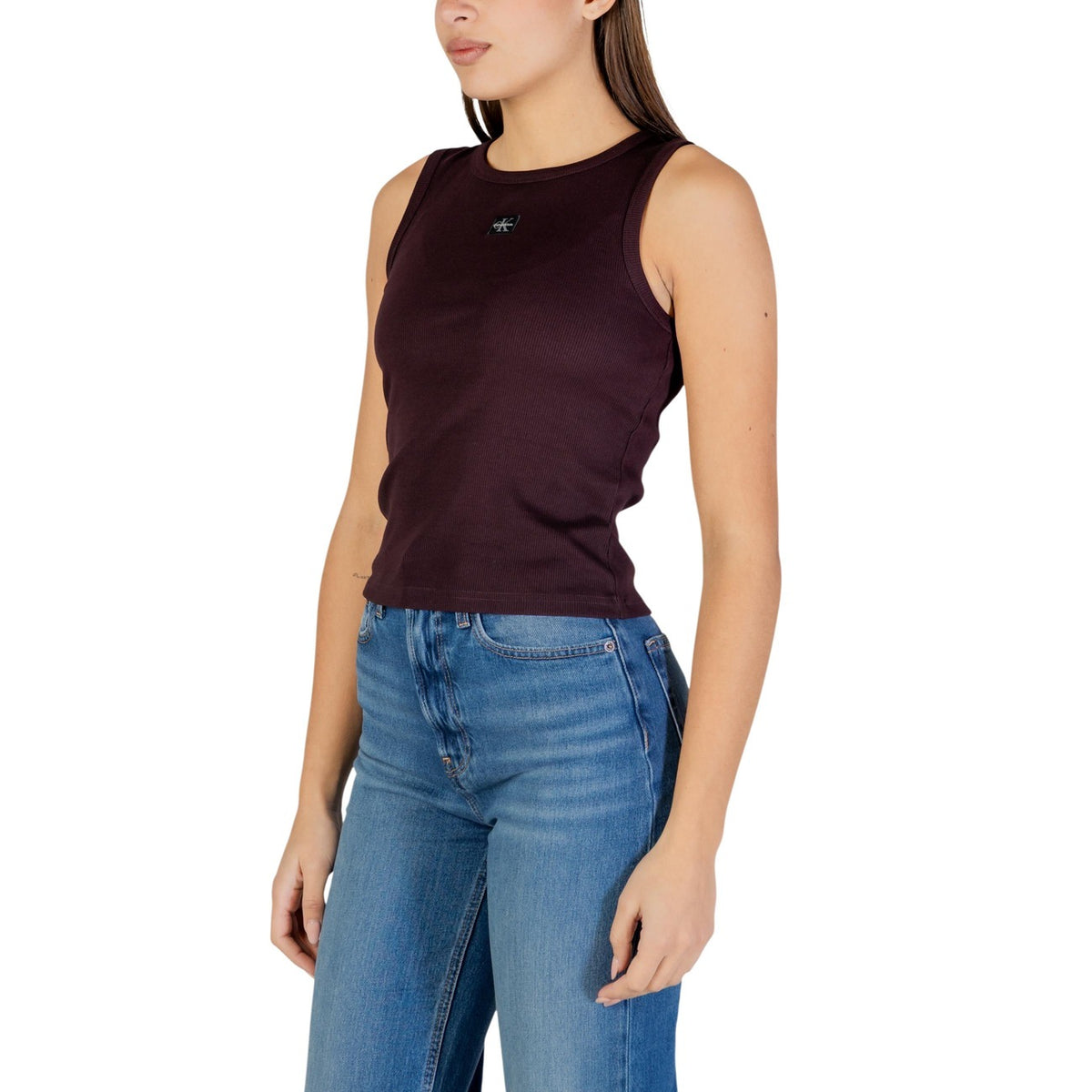 Image 4 : Plan rapproché de la texture côtelée stretch du top Calvin Klein Jeans femme coloris bordeaux — Delvale