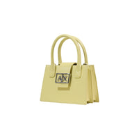 Image 2 : Gros plan sur le fermoir rectangulaire argenté logo AX et la patte centrale du mini sac Armani Exchange jaune pâle — Delvale