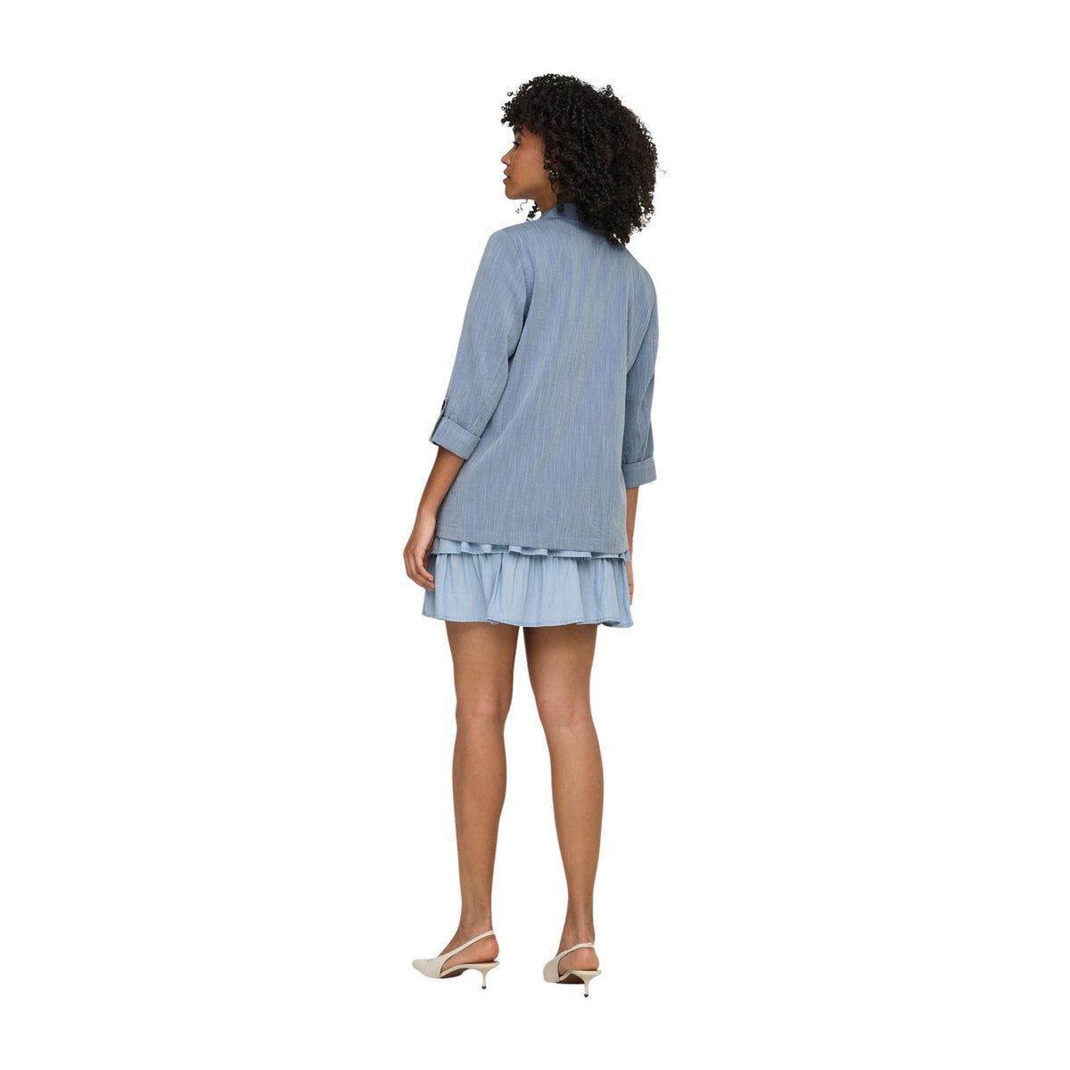 Image 2 : Vue de face du blazer Only femme bleu azur, encolure en V profond et col revers cranté bien visible — Delvale