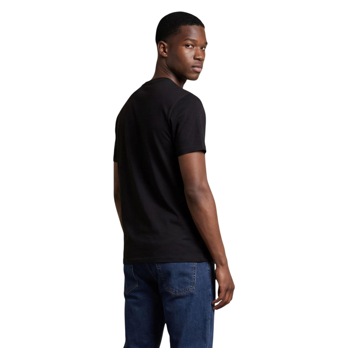 T-shirt Armani Exchange homme noir print – vue portée avec jean, look streetwear