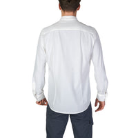 Image 2 : Détail de la chemise homme blanche Fashion Brand, col italien ouvert et boutonnage soigné — Delvale