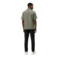 Image 3 : Détail col classique et poches frontales chemise Gianni Lupo vert homme — delvale
