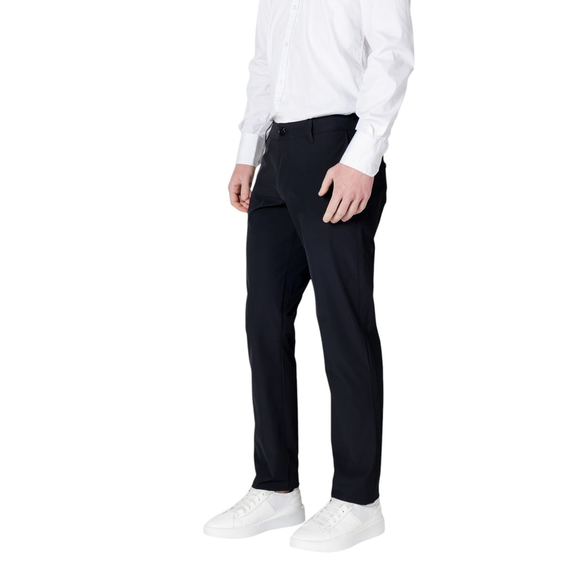 Armani Exchange pantalon homme noir vue trois quarts avant poches frontales — Delvale