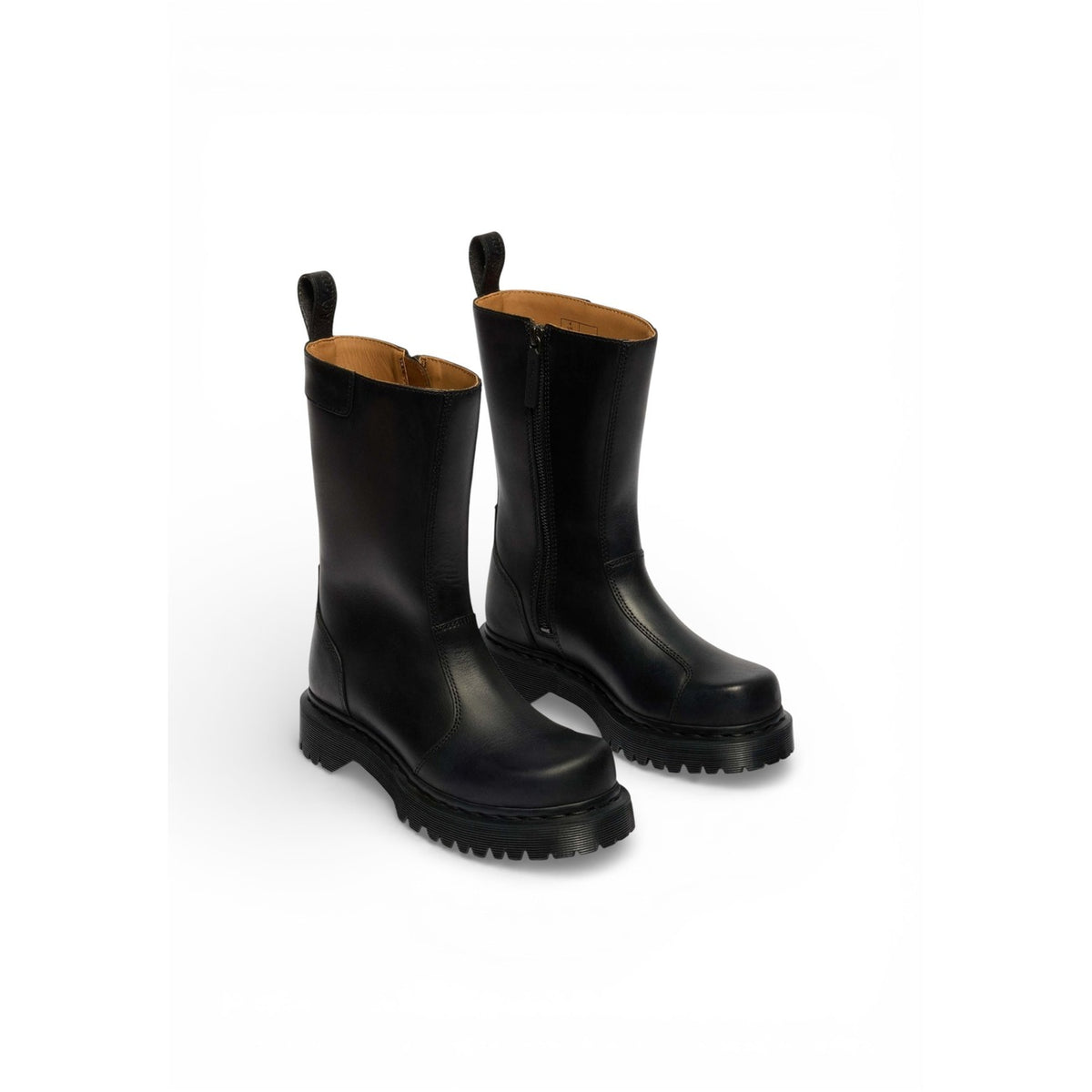 Image 3 : Dr. Martens Rejena Mid Boot noire femme détail finitions cuir — delvale