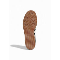 Image 4 : Adidas Originals Samba OG Femme vue du dessus, languette rembourrée et logo Adidas Originals brodé — Delvale