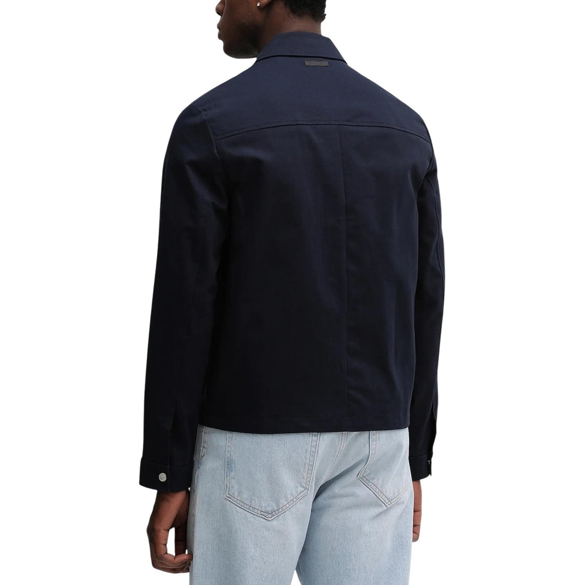 Image 3 : Veste Calvin Klein homme bleue portée, coupe moderne et élégante — Delvale