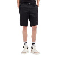 Image 4 : Bermuda Armani Exchange homme coloris sombre, coupe droite, vue de face portée avec t-shirt blanc — Delvale