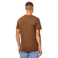 Image 3 : Détail du logo Tommy Jeans brodé en blanc sur le t-shirt homme marron, coton de qualité premium — Delvale