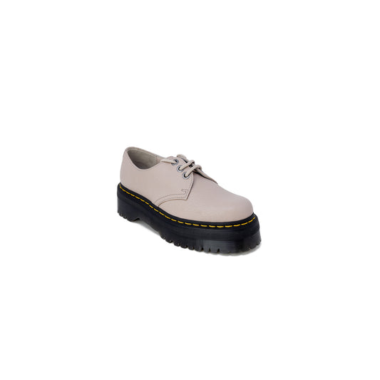 Dr. Martens 1461 Quad femme beige clair, chaussure basse en cuir à lacets, vue trois-quarts avant sur semelle épaisse noire.