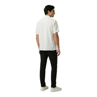 Image 5 : Look complet homme avec chemise Antony Morato blanche manches courtes et pantalon noir, style casual chic — Delvale