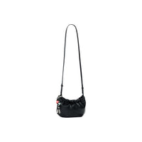 Image 2 : Détail du sac Desigual femme noir, matière synthétique grainée et breloques multicolores — delvale