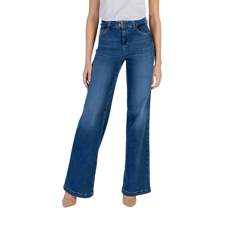 Image 1 : Jean wide leg taille haute Liu Jo femme en denim bleu moyen, vue de face avec boucle dorée sur ceinture — Delvale