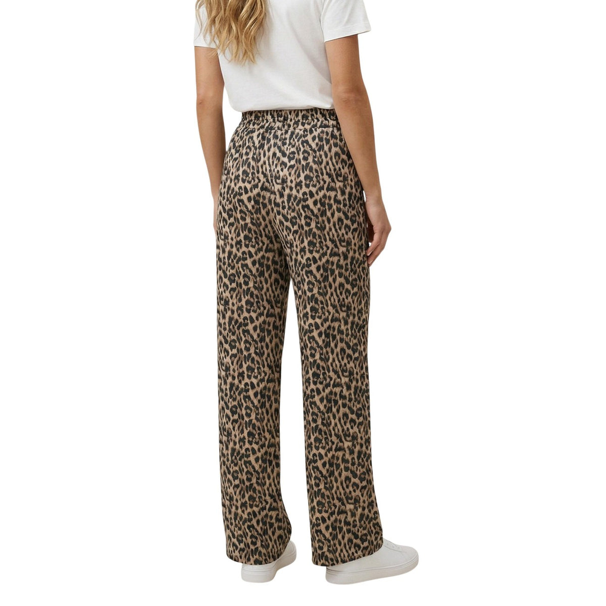 Image 2 : Vue de face du pantalon Only imprimé animal print à jambes larges et taille haute, ceinture intégrée nouée — Delvale