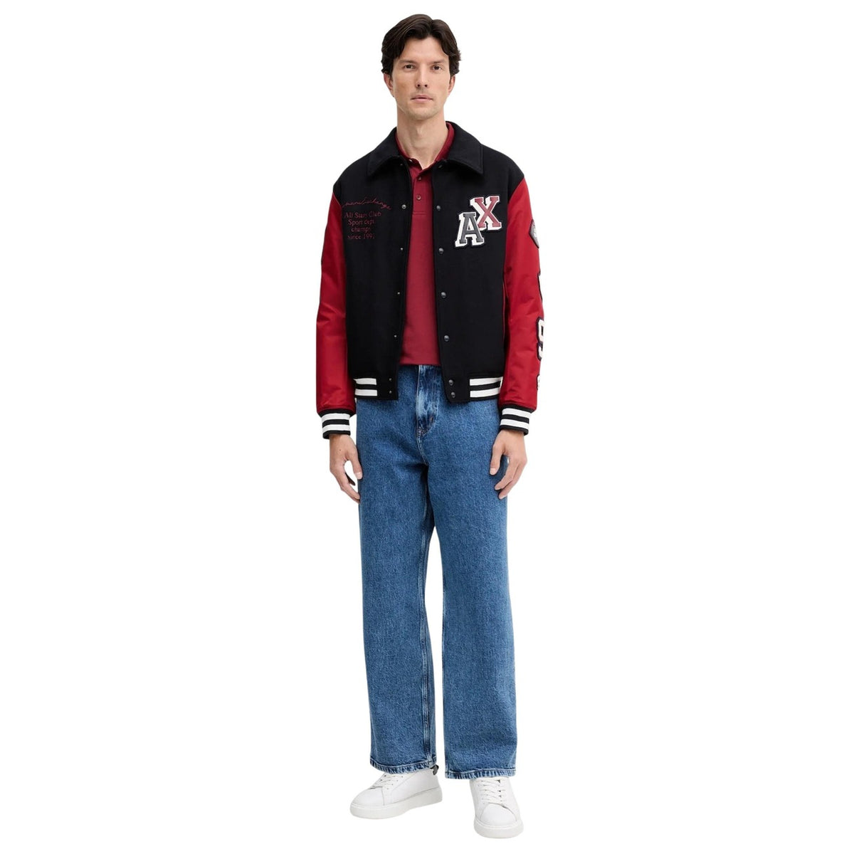 Polo Armani Exchange homme bordeaux porté avec veste varsity — look complet — Delvale