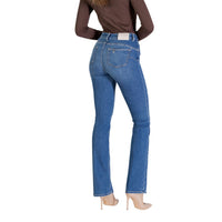 Image 2 : Jean femme Liu Jo taille haute coupe bootcut bleu délavé, détail de la coupe et du denim stretch, vue frontale complète — Delvale