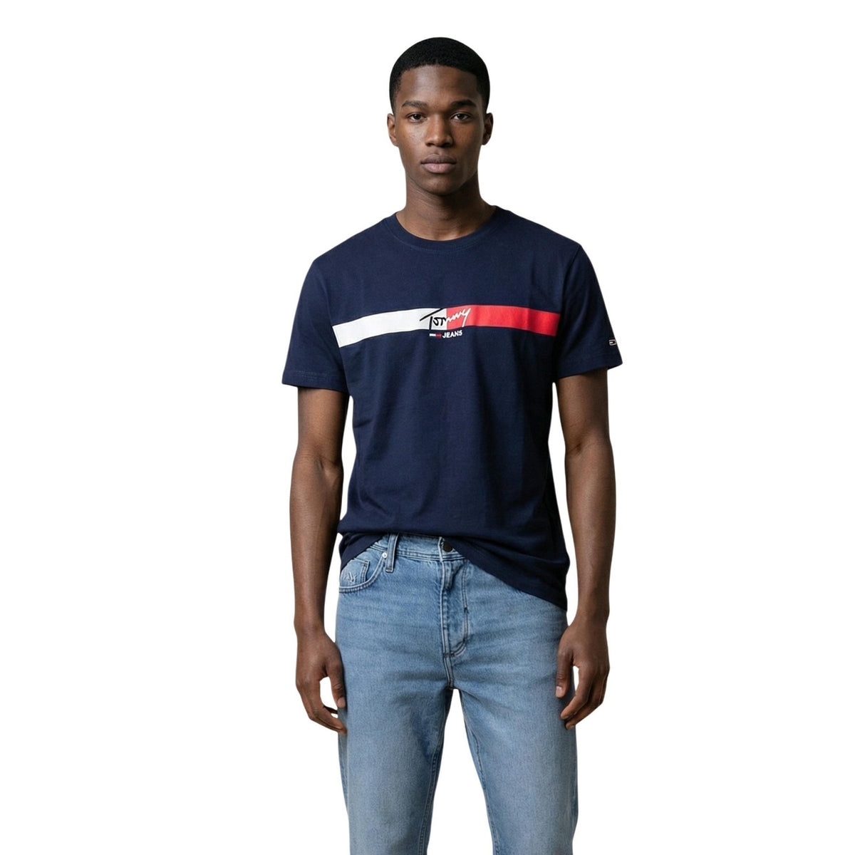 Image 5 : T-shirt Tommy Hilfiger Jeans noir homme porté styling casual — Delvale
