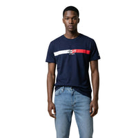 Image 5 : T-shirt Tommy Hilfiger Jeans noir homme porté styling casual — Delvale