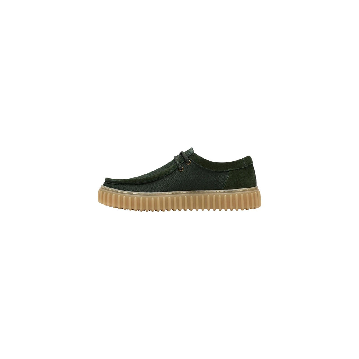 Image 3 : Détail chaussure basse Clarks homme tissu Cordura badge certifié coupe mocassin vert kaki — Delvale