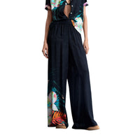 Image 1 : Pantalon Desigual femme noir avec motif floral en viscose, vue de face — Delvale