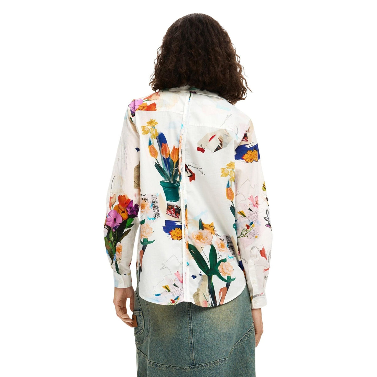 Image 3 : Vue portée de la chemise Desigual femme blanche motif floral manches longues — delvale