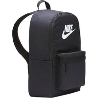 Image 3 : Nike sac à dos Heritage noir anthracite logo Futura blanc poche façade rabat — vue trois quarts — Delvale