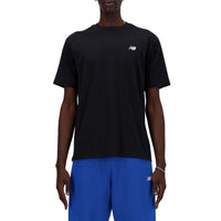 Image 4 : T-shirt New Balance homme porté, col rond et finitions soignées mises en valeur — Delvale