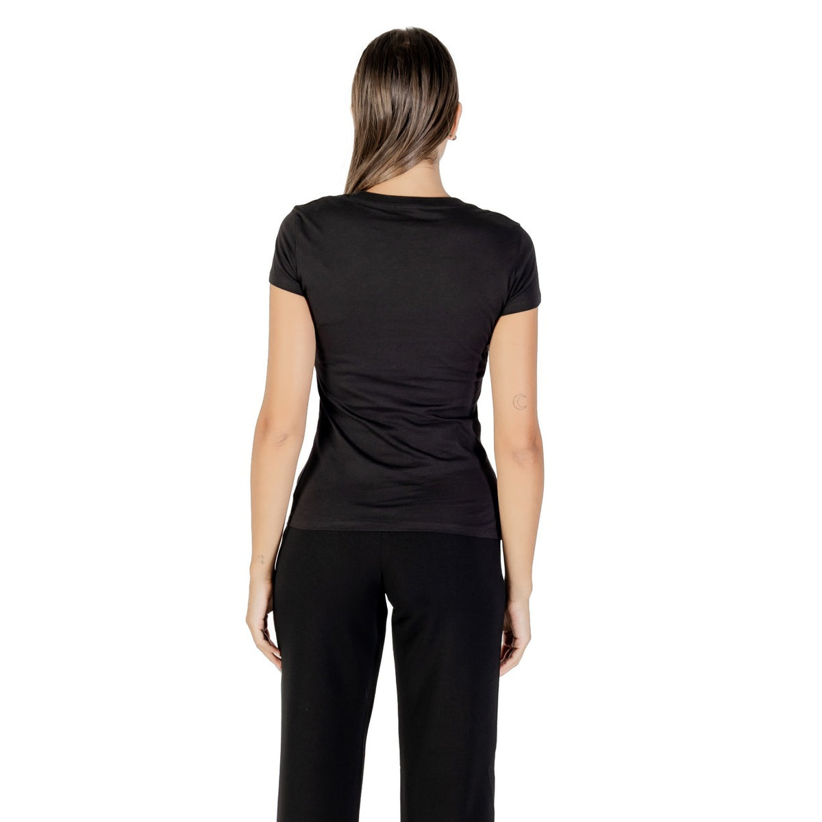Image 2 : Détail motif impression sophistiqué du t-shirt Armani Exchange femme noir — delvale