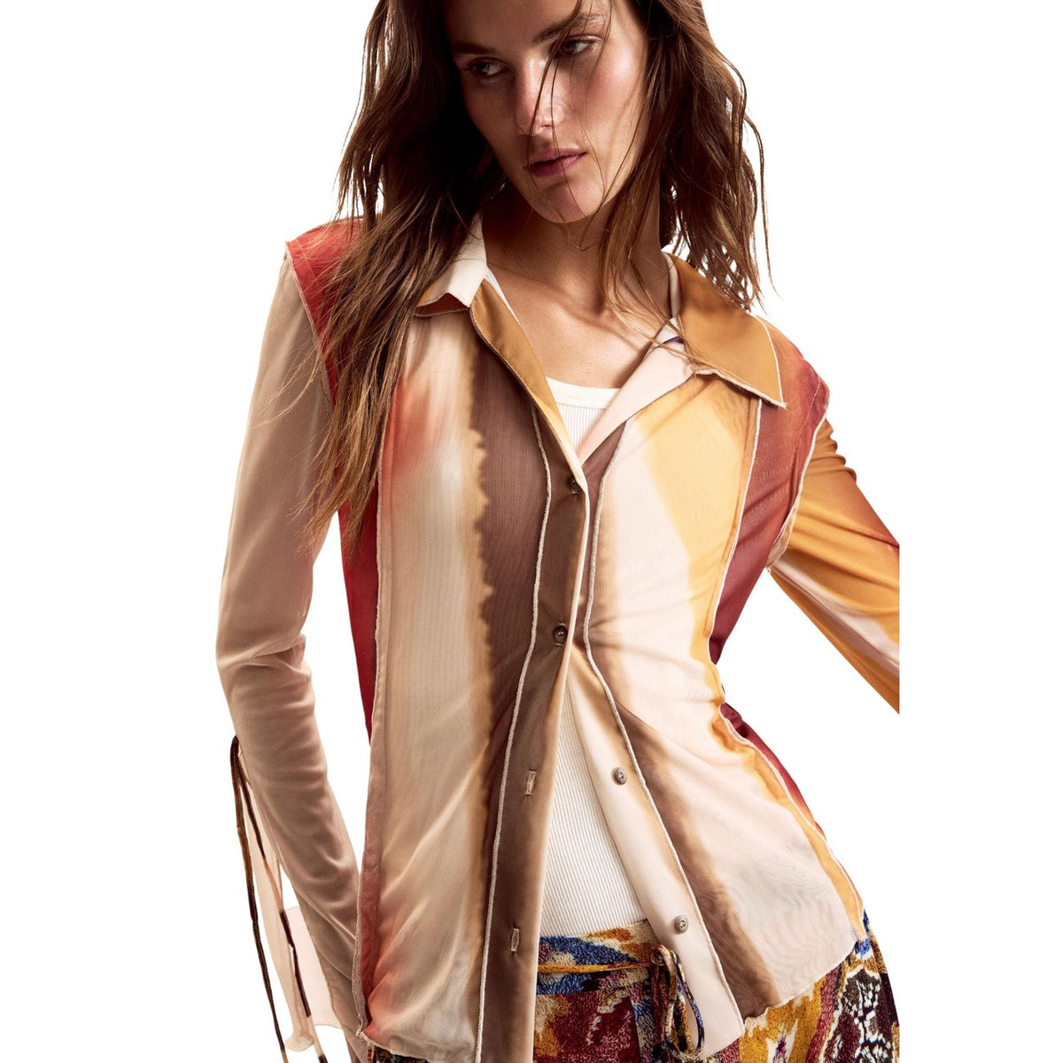 Image 2 : Détail motifs colorés chemise Desigual femme beige, fermeture boutonnée — Delvale