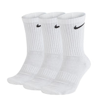 Image 1 : Pack de 3 paires de chaussettes Nike Everyday Cushioned homme mi-mollet blanches avec logo Swoosh brodé noir, fond blanc — Delvale